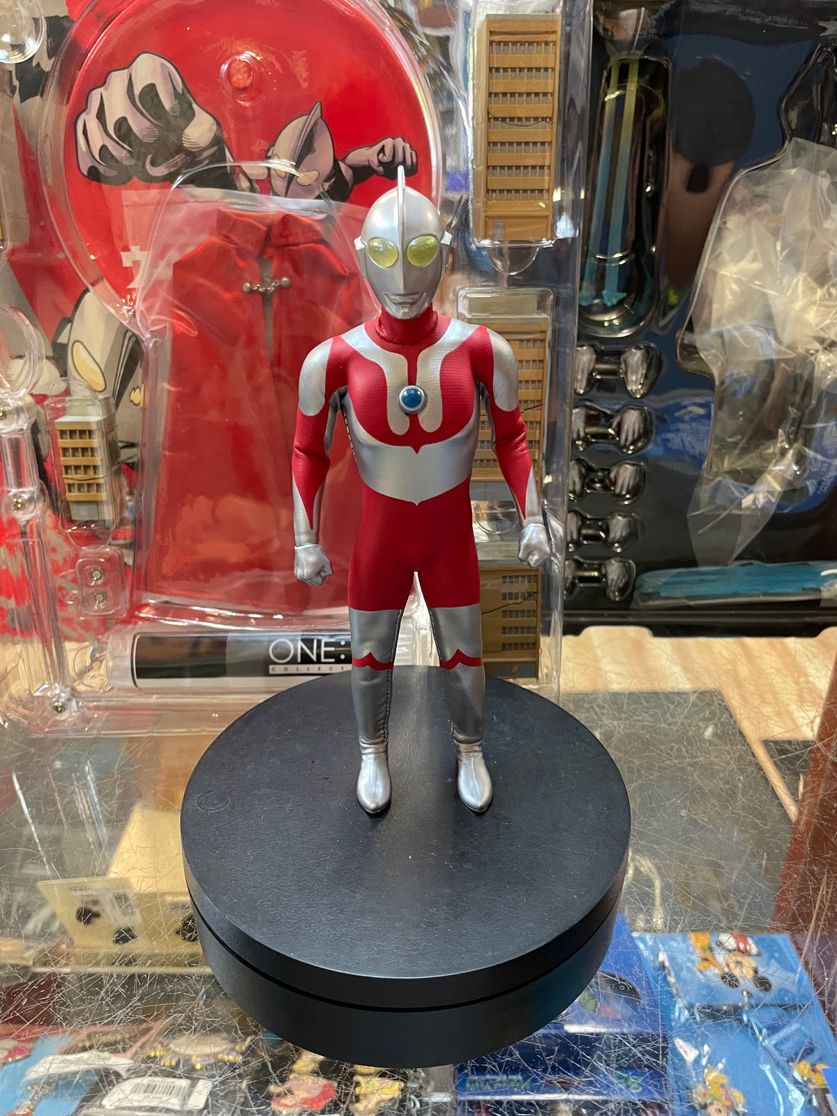 Ultra Man One:12 (Mezco, Ultra Man) **COMPLETE** product image 2, provided for visual reference and product detail review