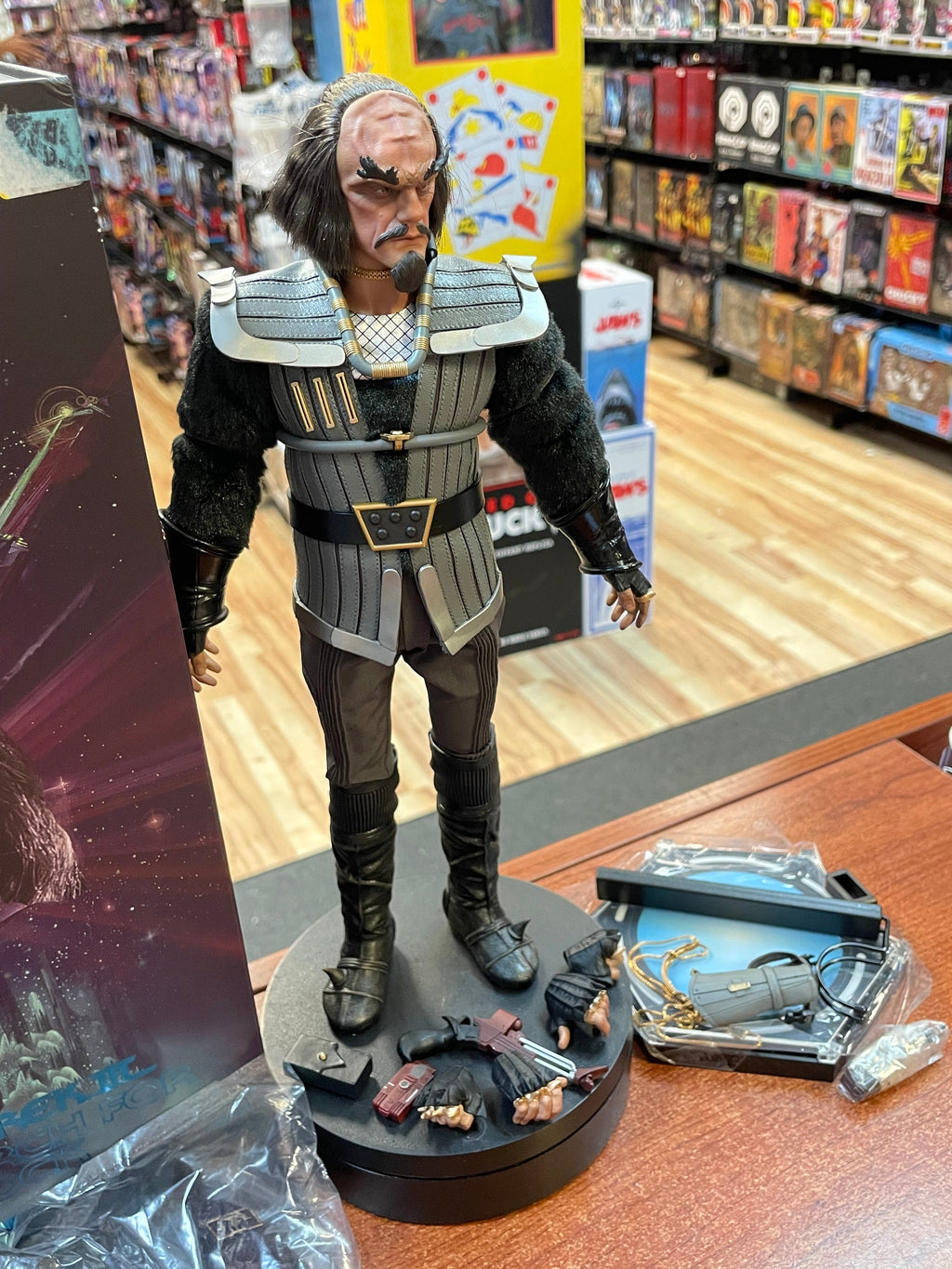 Commander kruge 1/6 Scale (Star Trek 3 The Search For Spock, EXO-6) OPEN BOX product image 4, provided for visual reference