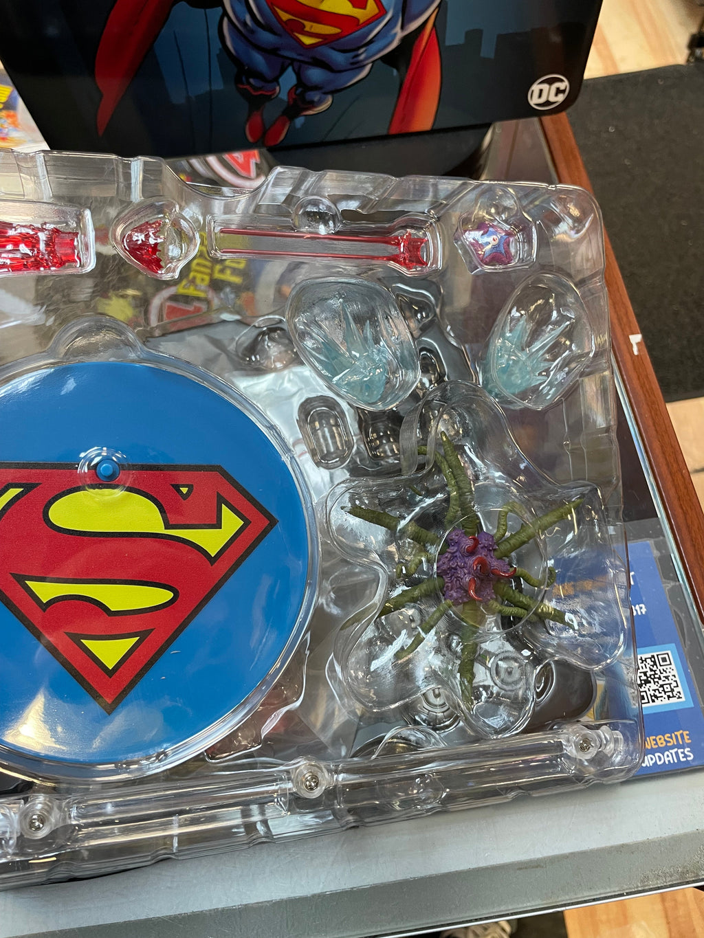 Man of Steel Superman (Mezco One:12, DC Comics) **COMPLETE** product image 11, provided for visual reference and product