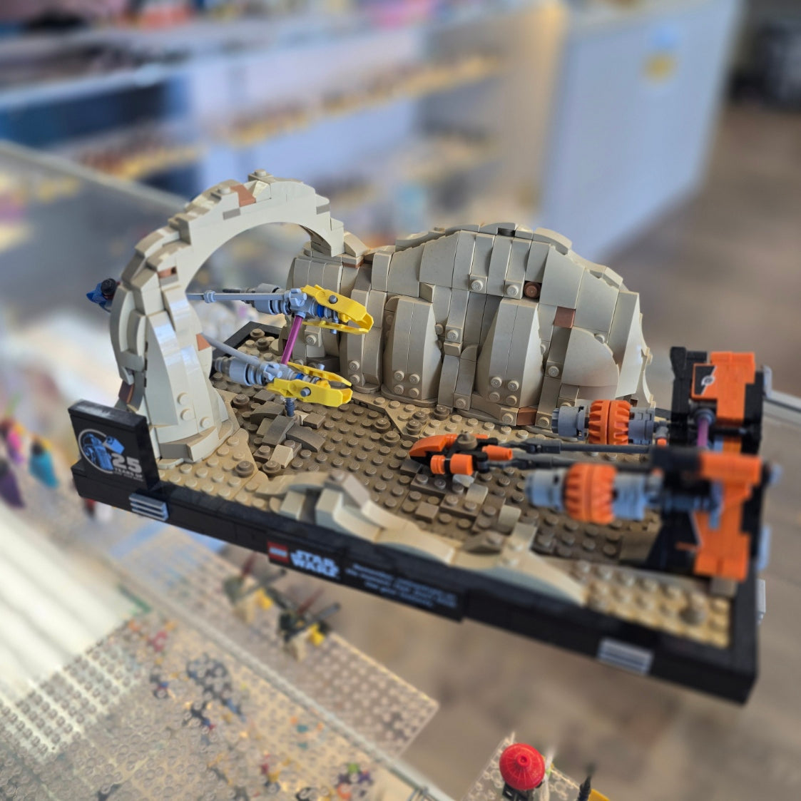 75380 Mos Espa Podrace™ Diorama (Previously Owned) product image 1, provided for visual reference and product detail review