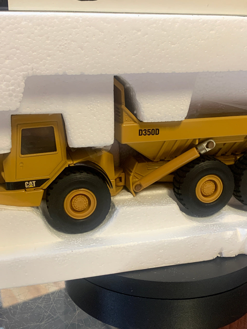 Caterpillar D350D Articulated Dump Truck 1/50 Scale ( Vintage ERTL, CAT) product image 5, provided for visual reference and