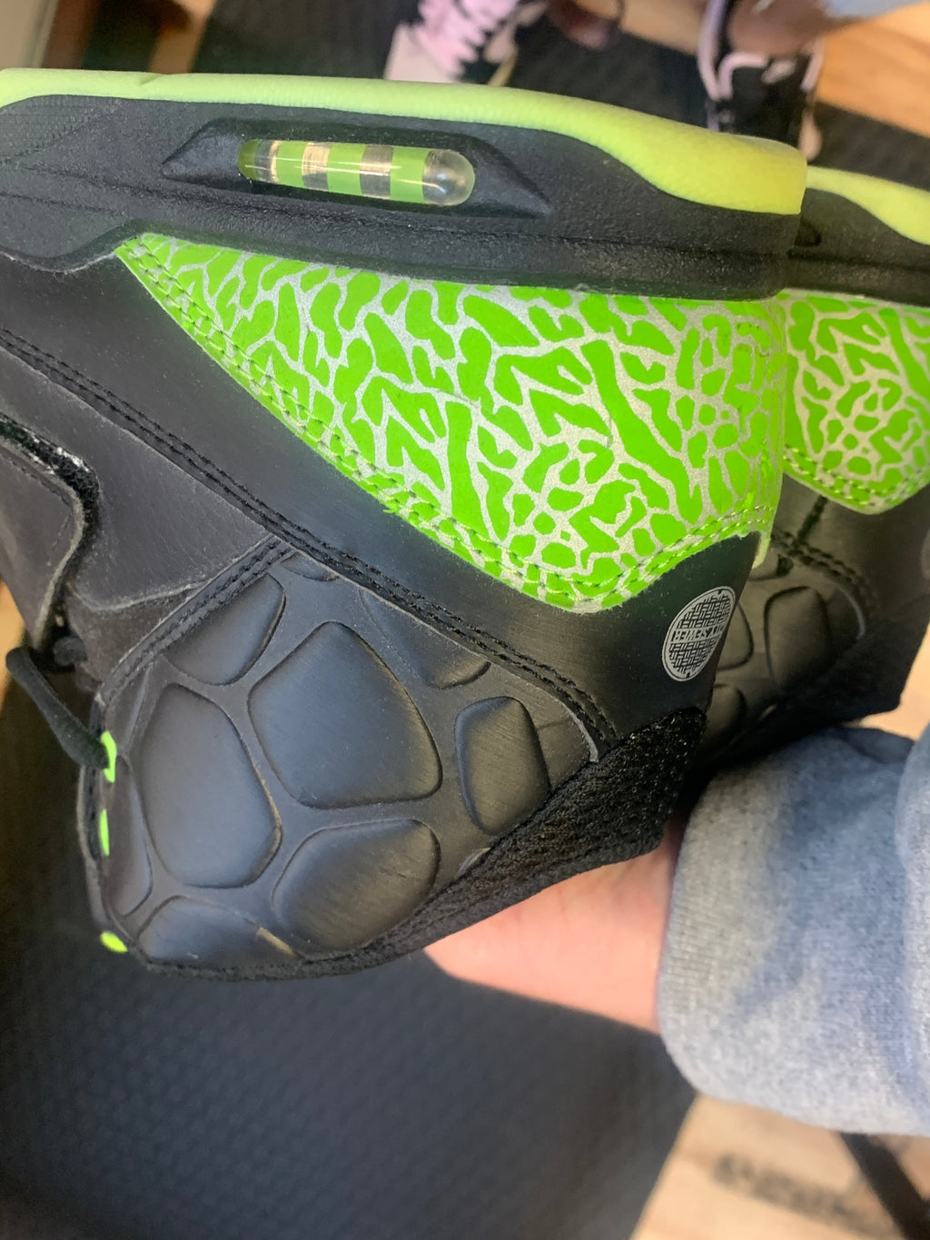 Glow in the Dark Kids Womans Sneakers SZ 6 (Vintage TMNT Ninja Turtles, API ) product image 11, provided for visual