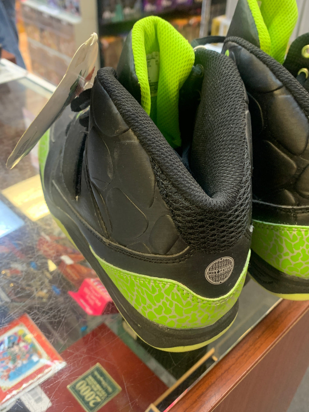 Glow in the Dark Kids Womans Sneakers SZ 6 (Vintage TMNT Ninja Turtles, API ) product image 7, provided for visual reference