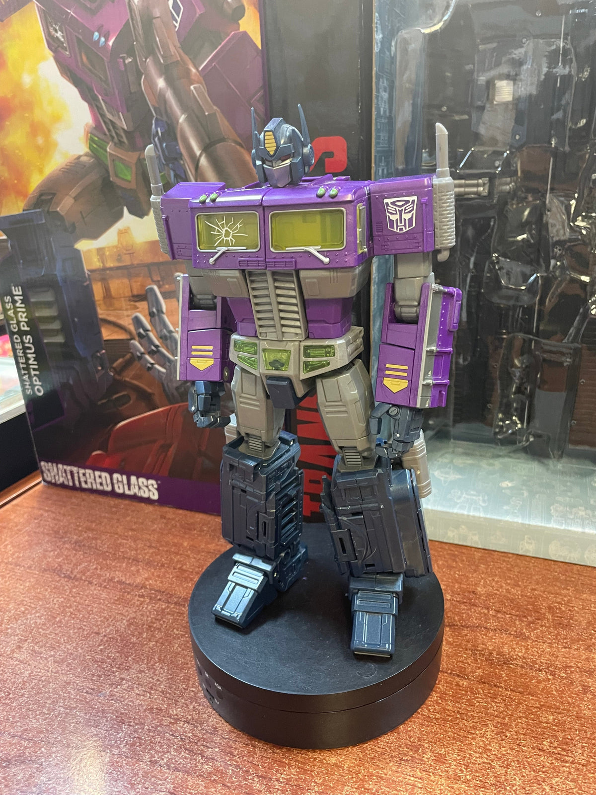 Shattered Glass Optimus Prime (Transformers Generations, Hasbro) **COMPLETE** product image 4, provided for visual reference