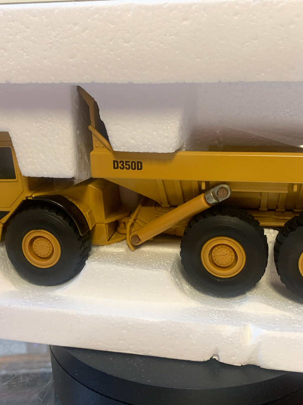 Caterpillar D350D Articulated Dump Truck 1/50 Scale ( Vintage ERTL, CAT) product image 6, provided for visual reference and