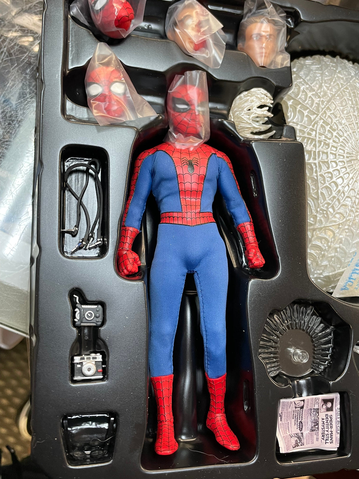 Amazing Spider-Man (Mezco One:12, Marvel) **COMPLETE** product image 7, provided for visual reference and product detail