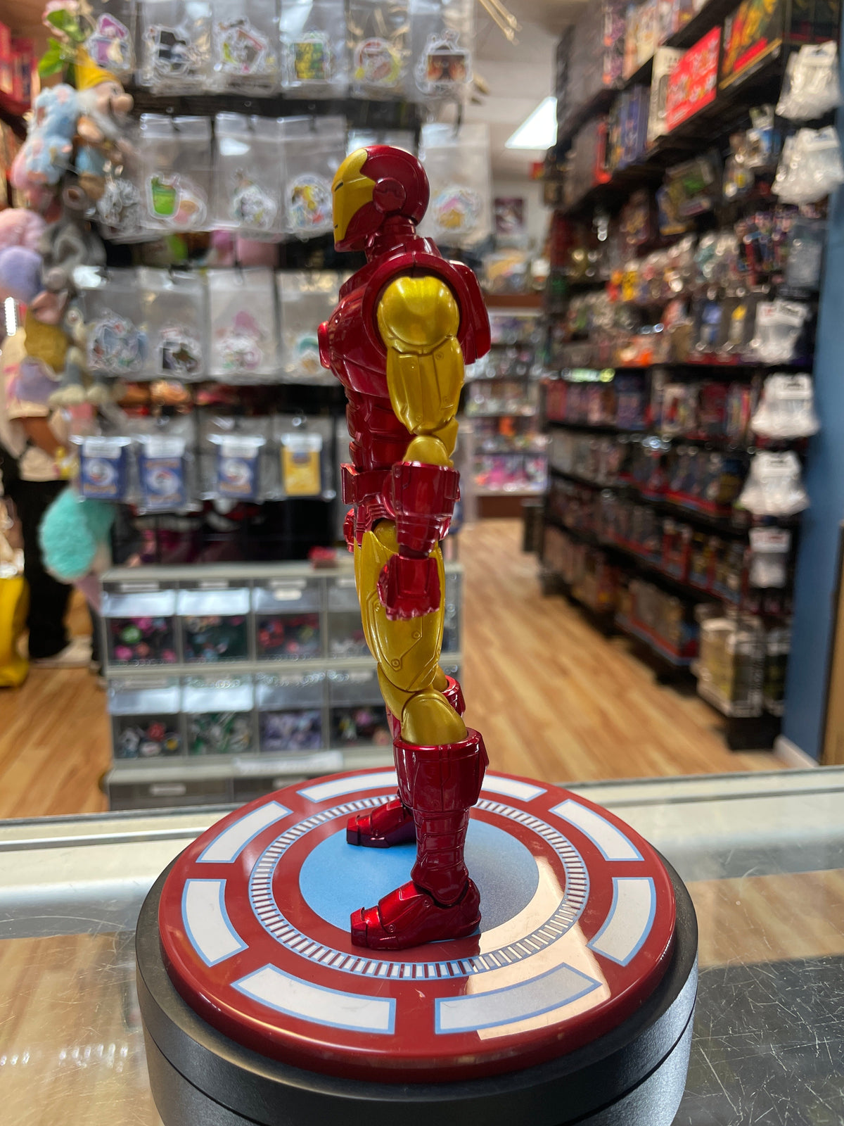 Invincible Iron Man One:12 (Marvel, Mezco) **COMPLETE** product image 6, provided for visual reference and product detail
