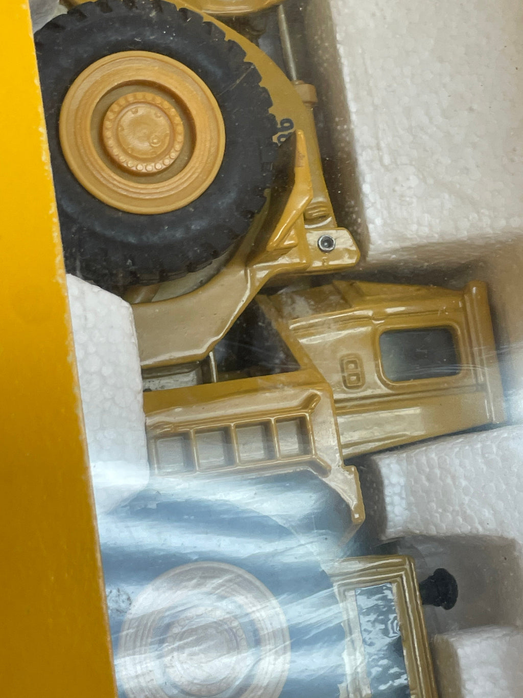 Caterpillar 988B Wheel Loader 1/50 Scale ( Vintage ERTL, CAT) product image 14, provided for visual reference and product