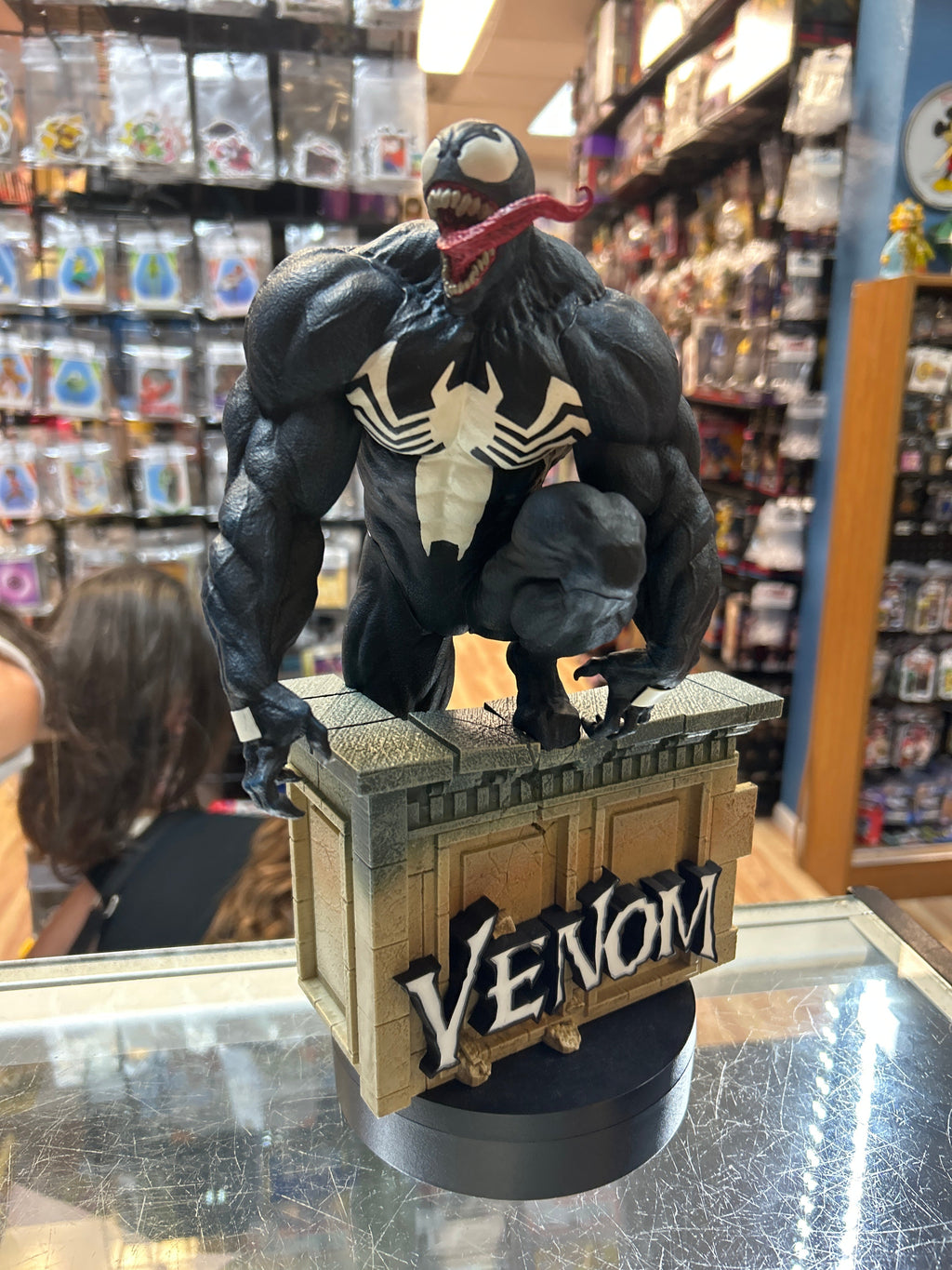 Venom PVC Statue (Mcfarlane Toys, Marvel) product image 3, provided for visual reference and product detail review