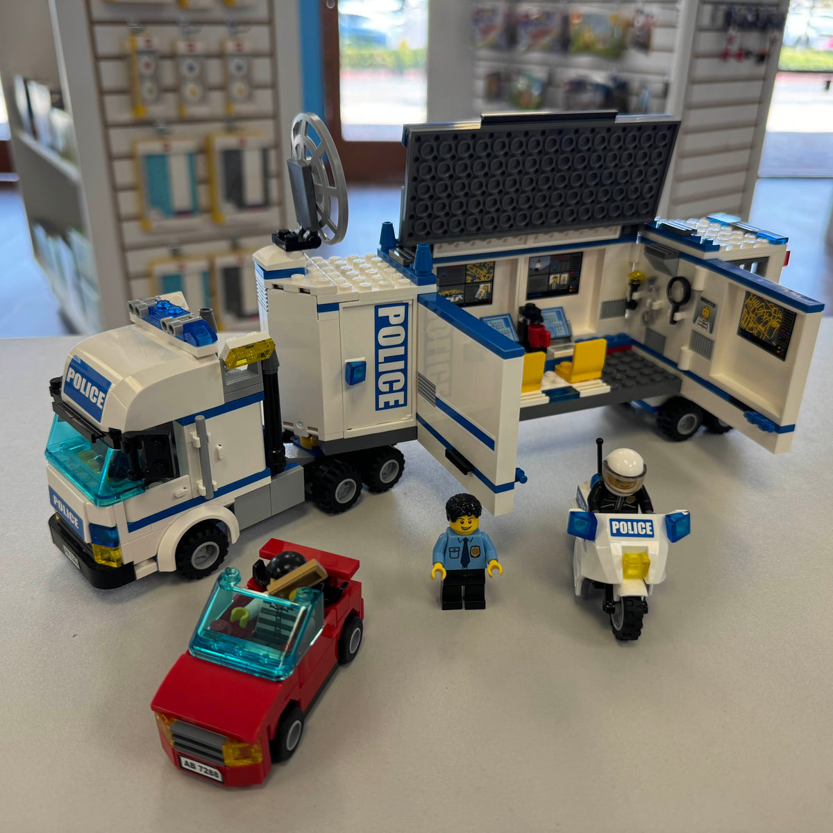 7288 Mobile Police Unit (Retired) (Previously Owned) product image 1, provided for visual reference and product detail review