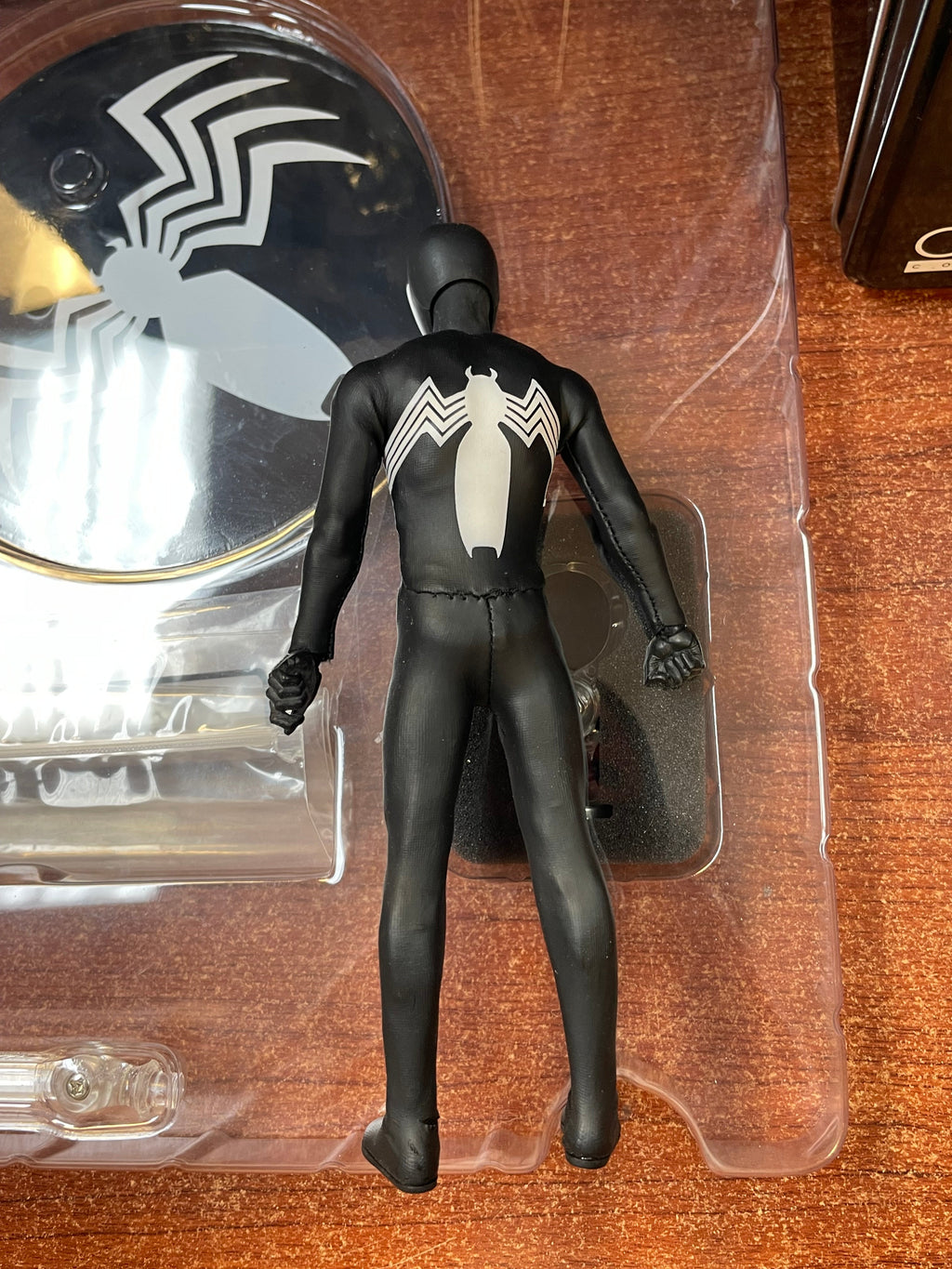 Black Suit Symbiote Spider-Man PX Exclusive (Mezco One:12, Mezco Toyz) COMPLETE product image 7, provided for visual