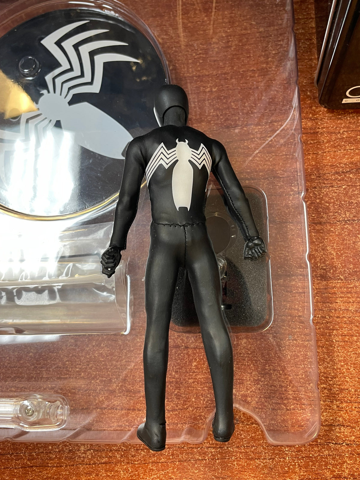 Black Suit Symbiote Spider-Man PX Exclusive (Mezco One:12, Mezco Toyz) COMPLETE product image 7, provided for visual
