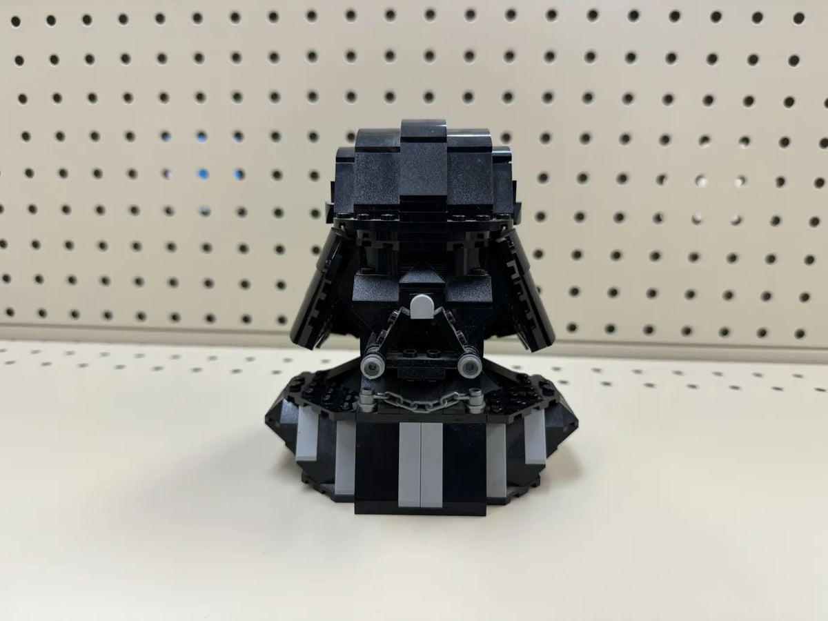 75227 Darth Vader Bust (Previously Owned) (Retired) product image 1, provided for visual reference and product detail review