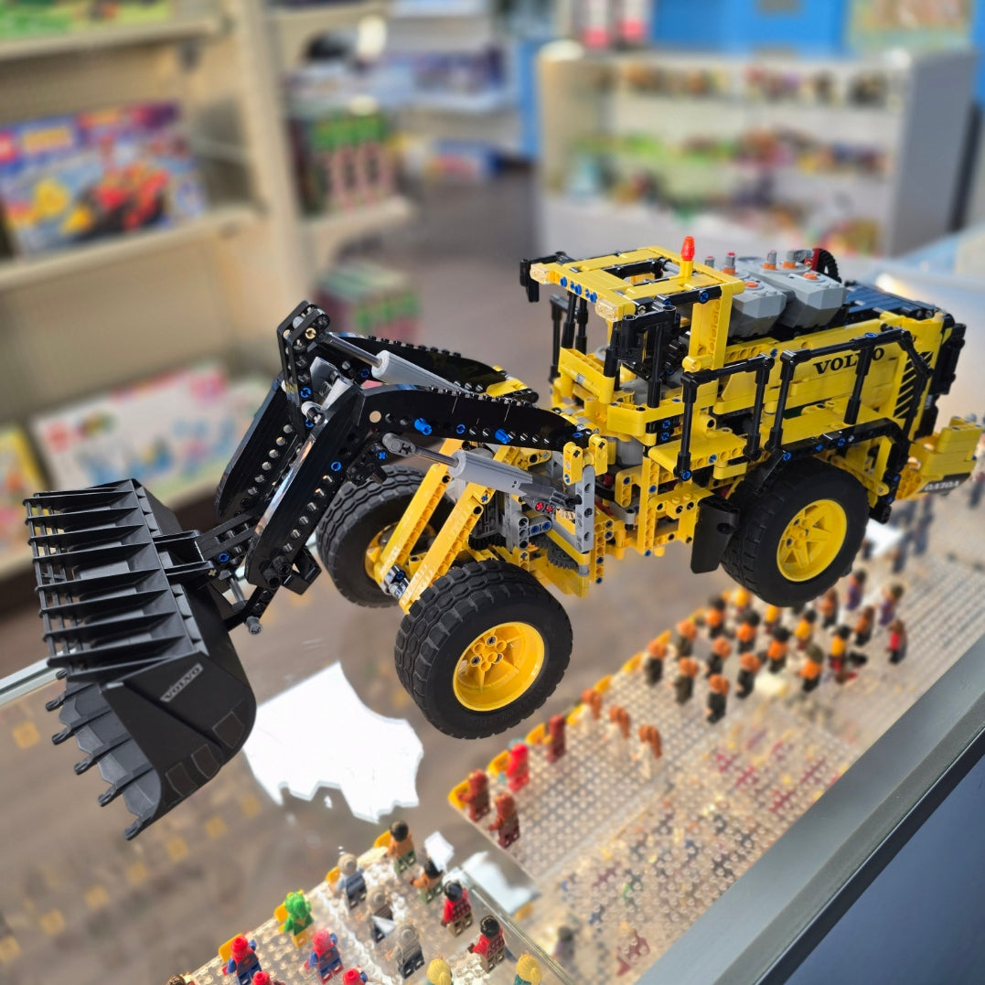 42030 Volvo L350F Wheel Loader (Retired) (Previously Owned) product image 1, provided for visual reference and product
