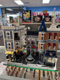 10255 Assembly Square (Retired) (Previously Owned) product image 1, provided for visual reference and product detail review