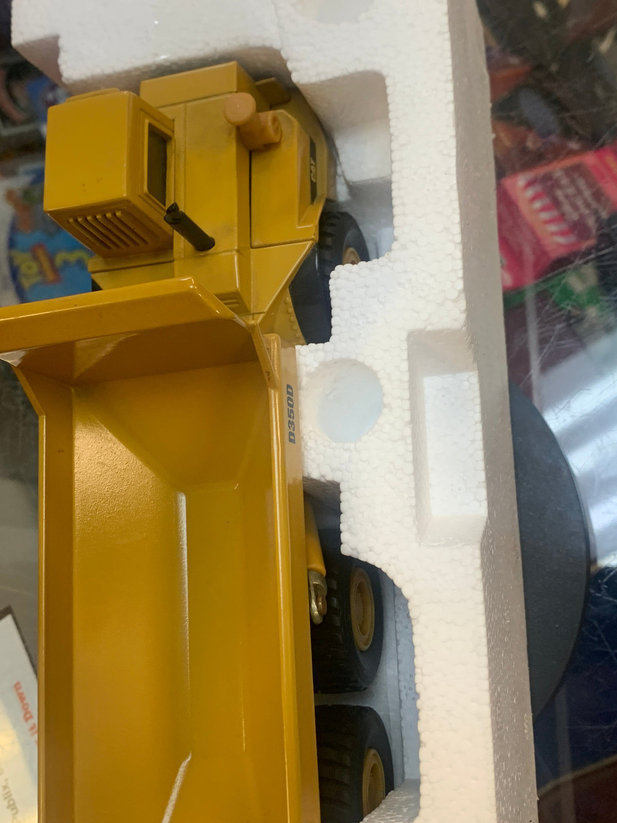 Caterpillar D350D Articulated Dump Truck 1/50 Scale ( Vintage ERTL, CAT) product image 10, provided for visual reference and