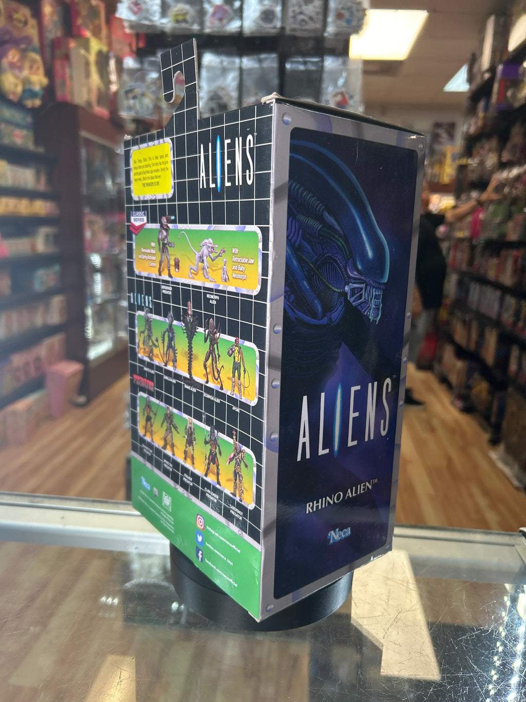 Rhino Aliens (Aliens, NECA) **SEALED** product image 4, provided for visual reference and product detail review