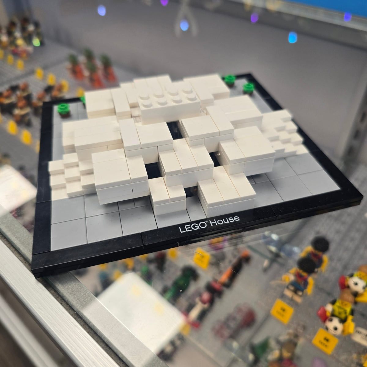 4000010 LEGO House - Billund, Denmark (Retired) (Previously Owned) product image 1, provided for visual reference and