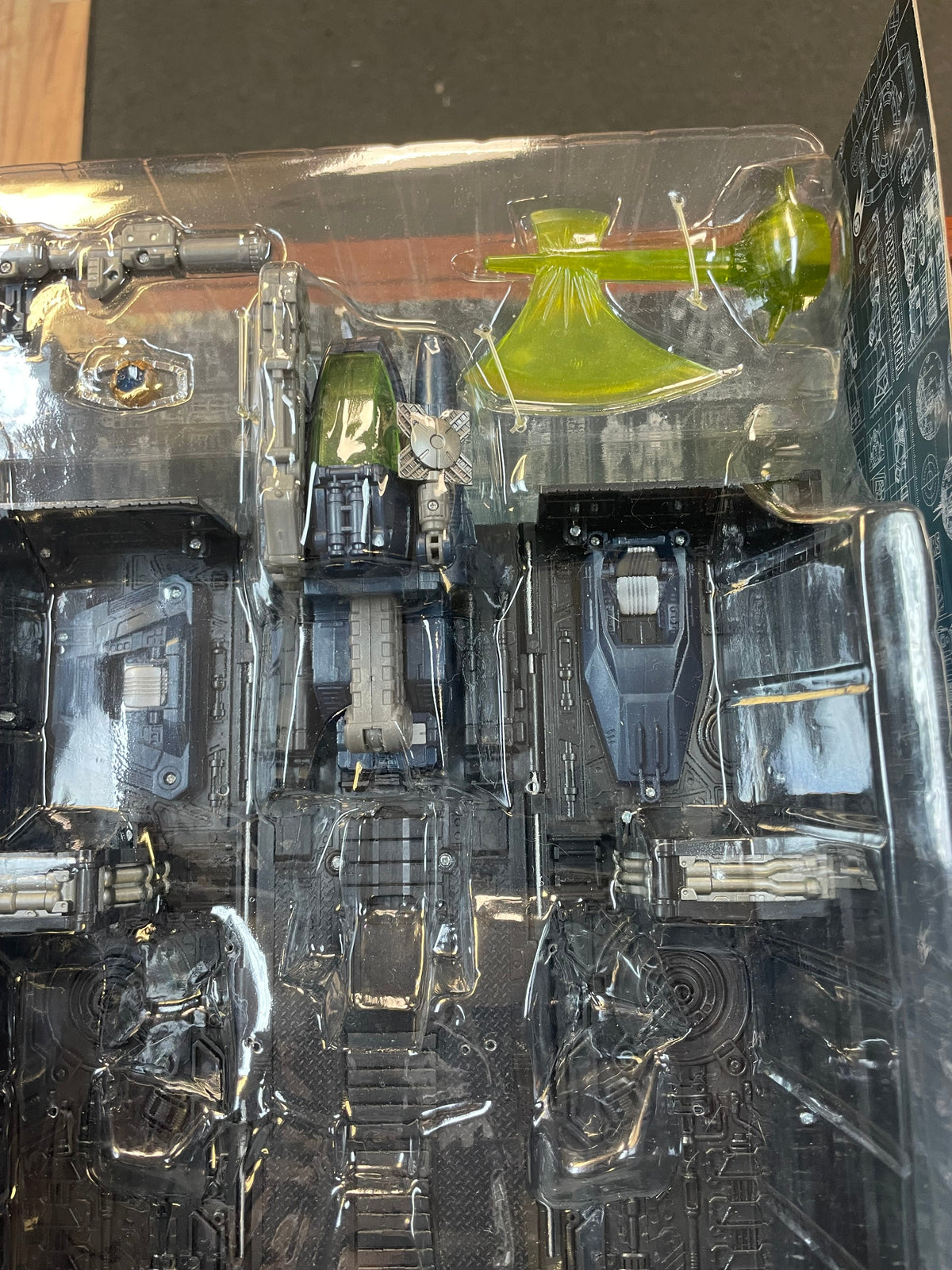 Shattered Glass Optimus Prime (Transformers Generations, Hasbro) **COMPLETE** product image 16, provided for visual