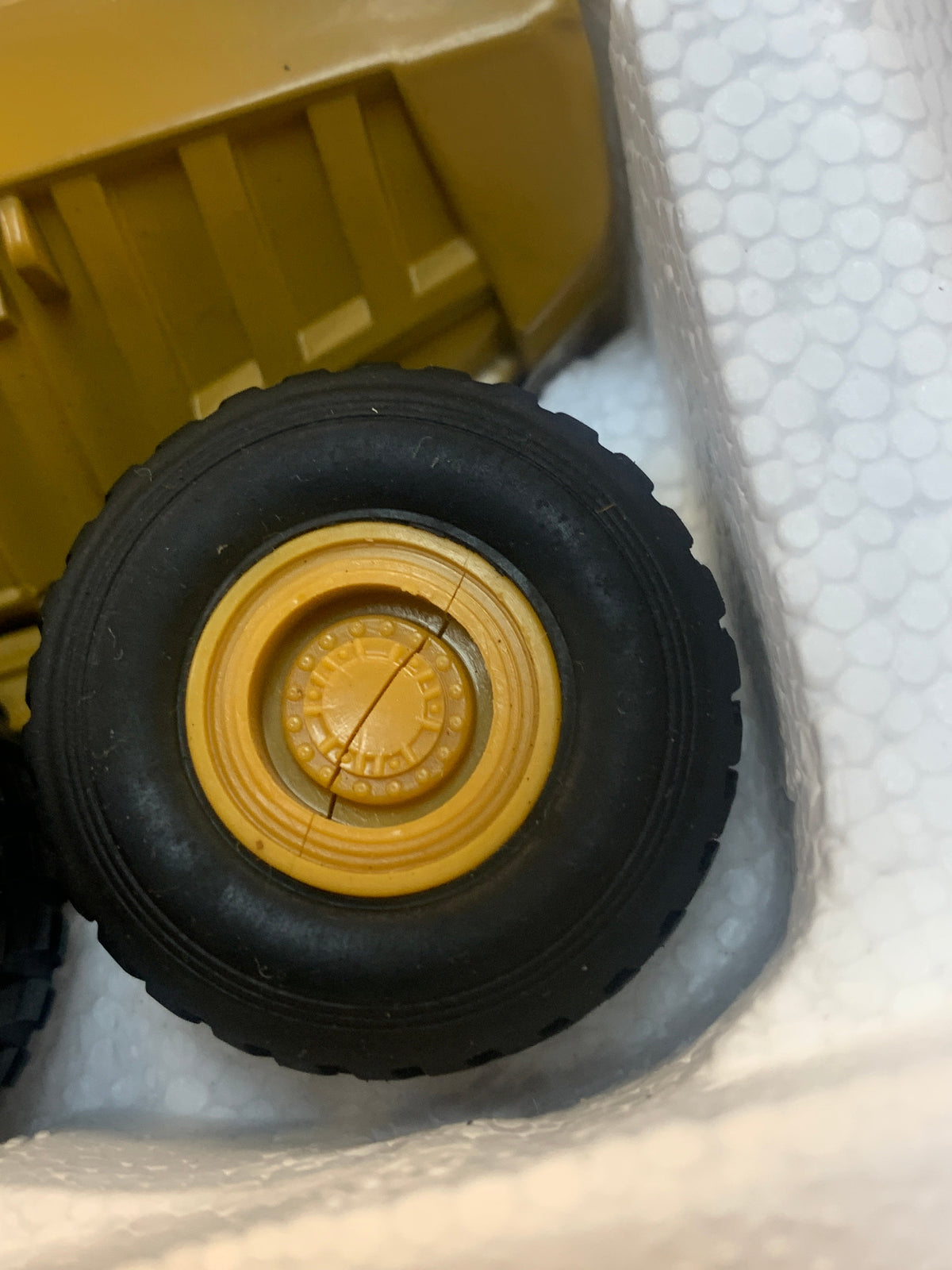Caterpillar D350D Articulated Dump Truck 1/50 Scale ( Vintage ERTL, CAT) product image 14, provided for visual reference and
