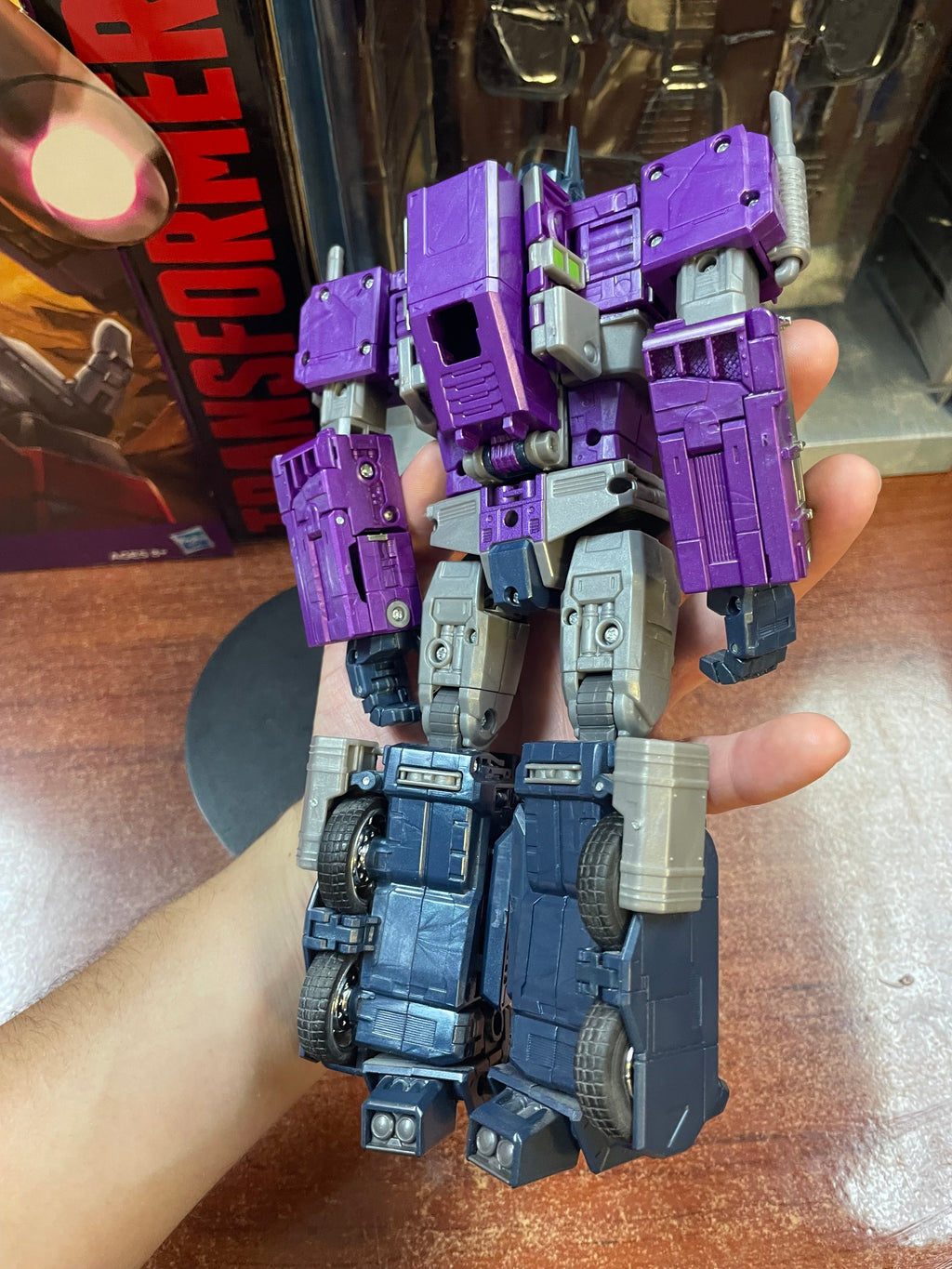 Shattered Glass Optimus Prime (Transformers Generations, Hasbro) **COMPLETE** product image 13, provided for visual