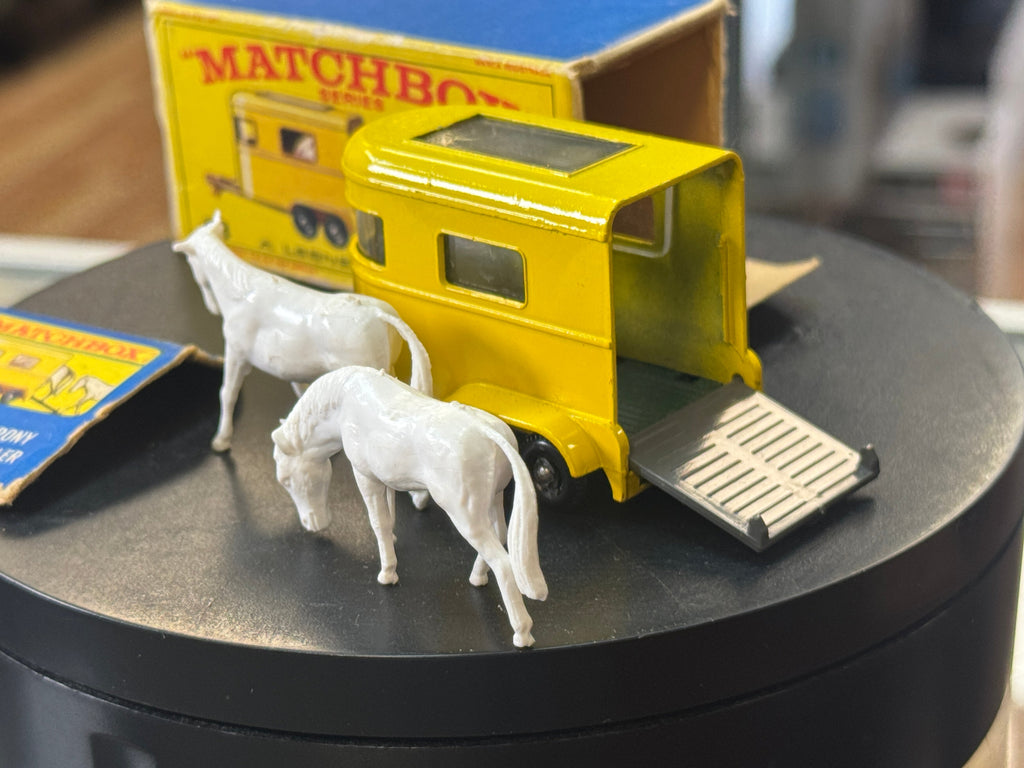 Yellow Pony Trailer with Horses Diecast (Vintage Matchbox, Lesney) product image 4, provided for visual reference and
