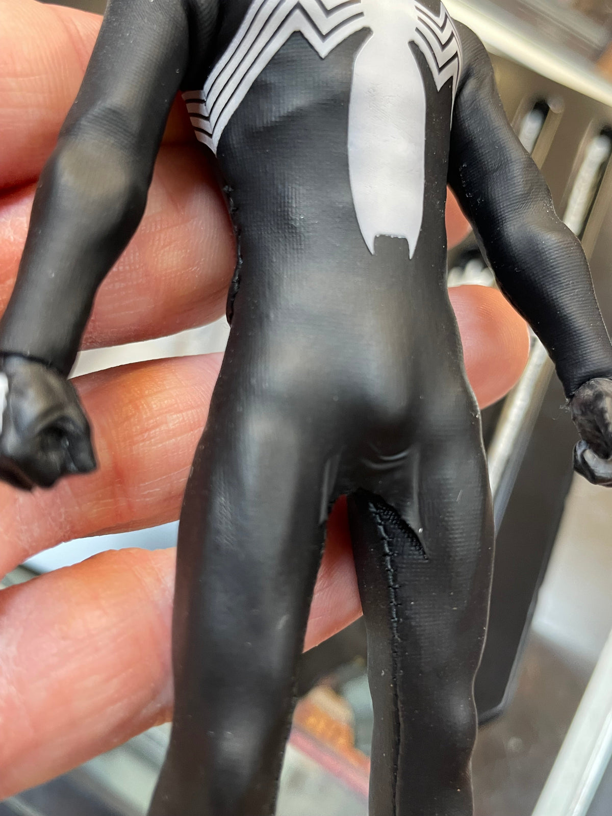 Black Suit Symbiote Spider-Man PX Exclusive (Mezco One:12, Mezco Toyz) COMPLETE product image 15, provided for visual