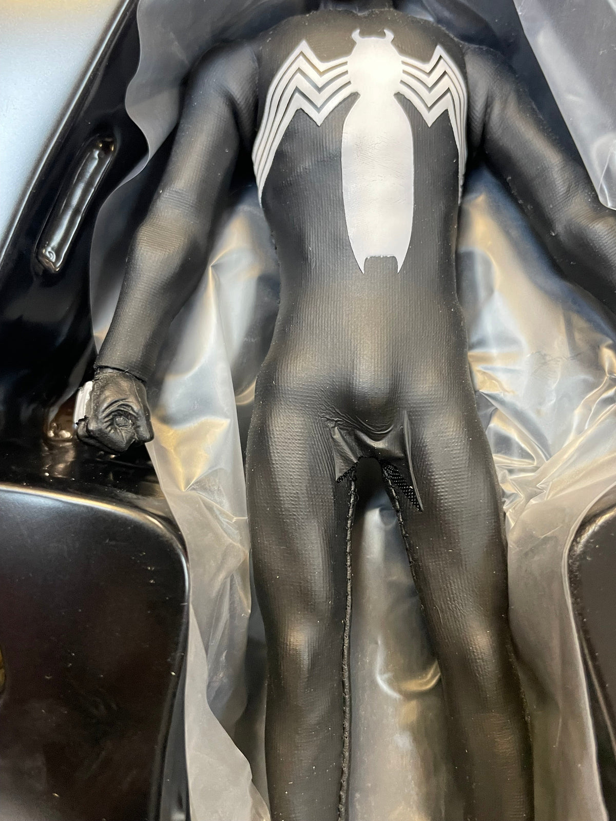 Black Suit Symbiote Spider-Man PX Exclusive (Mezco One:12, Mezco Toyz) COMPLETE product image 24, provided for visual