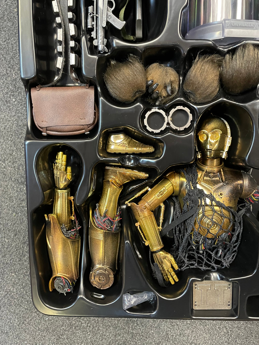 Chewbacca with Disassembled C-3PO MMS766 (Star Wars Hot Toys) COMPLETE product image 11, provided for visual reference and