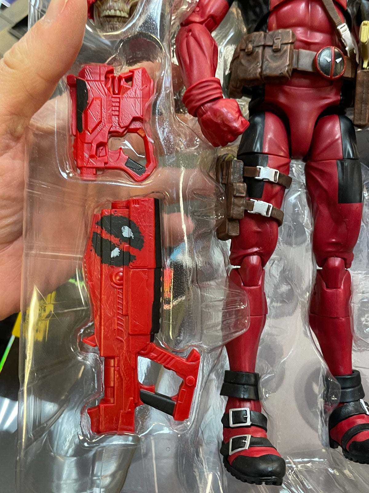 Red Suit Deadpool -Deluxe- (Marvel Legends, Hasbro) **Complete** product image 6, provided for visual reference and product
