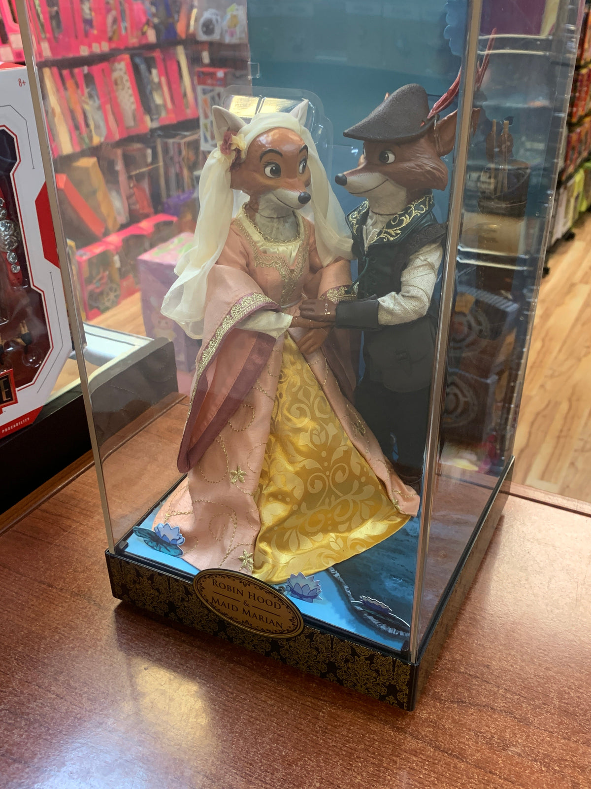 Robin Hood & Maid Marian (Disney Designer Series, Robin Hood) SEALED product image 7, provided for visual reference and