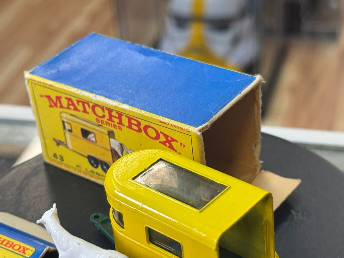 Yellow Pony Trailer with Horses Diecast (Vintage Matchbox, Lesney) product image 3, provided for visual reference and
