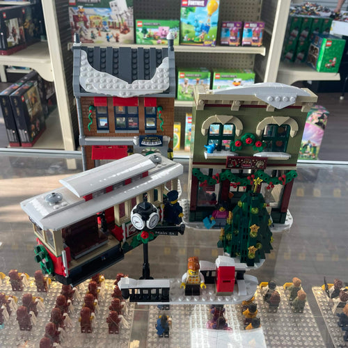 10308 Holiday Main Street (Retired) (Previously-owned) product image 1, provided for visual reference and product detail