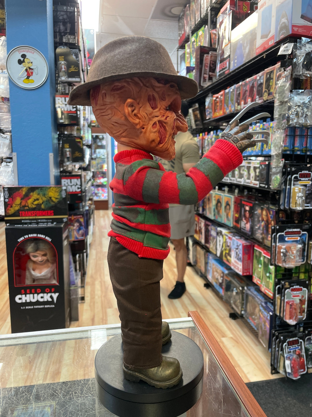 Freddy Krueger with Sound (Nightmare on Elm Street, Mezco Mega Scale) product image 2, provided for visual reference and