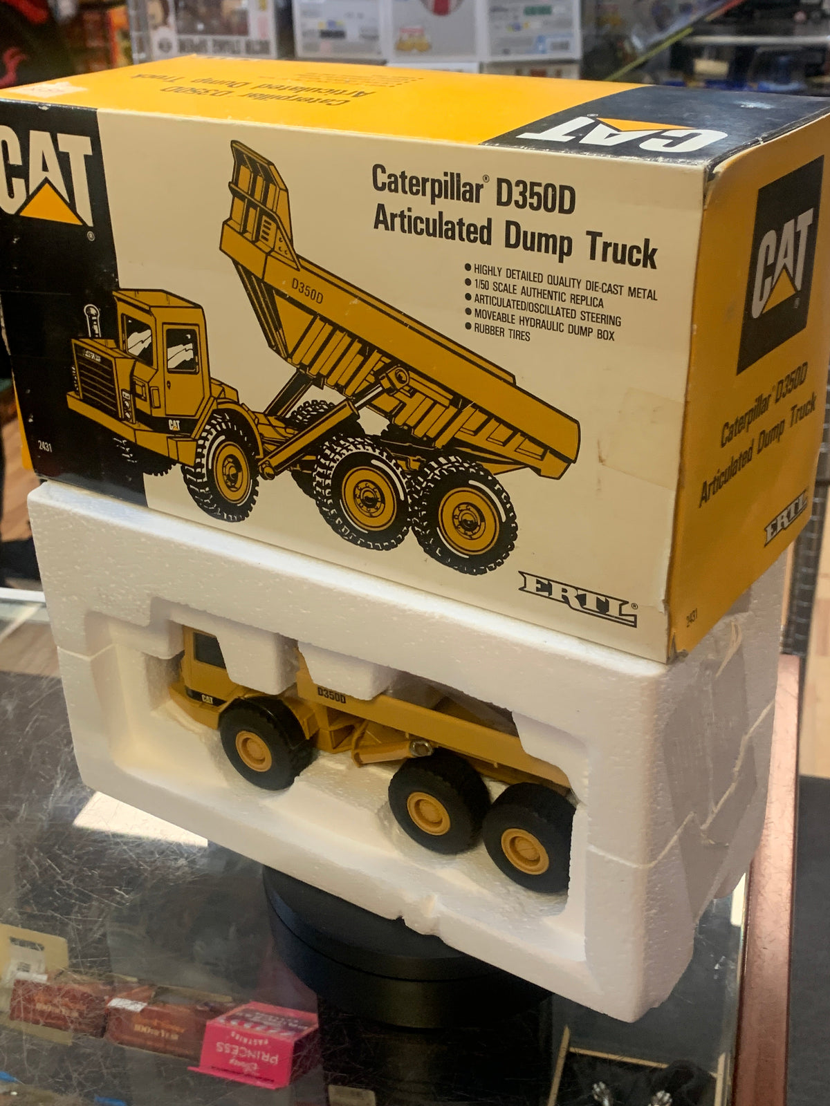 Caterpillar D350D Articulated Dump Truck 1/50 Scale ( Vintage ERTL, CAT) product image 9, provided for visual reference and
