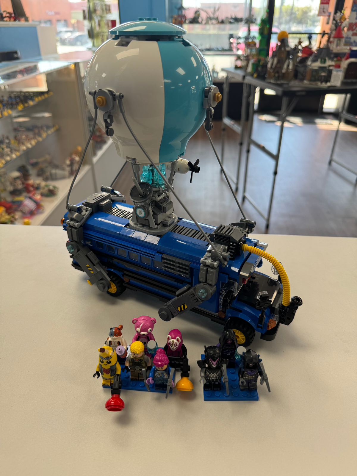 77073 Battle Bus (Previously Owned) product image 1, provided for visual reference and product detail review