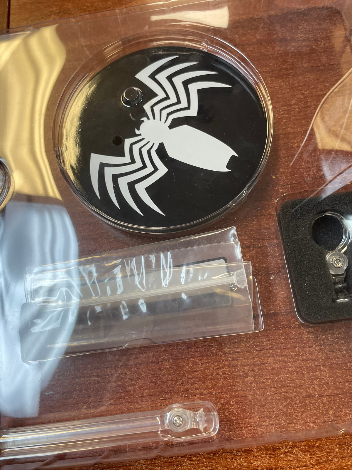 Black Suit Symbiote Spider-Man PX Exclusive (Mezco One:12, Mezco Toyz) COMPLETE product image 26, provided for visual