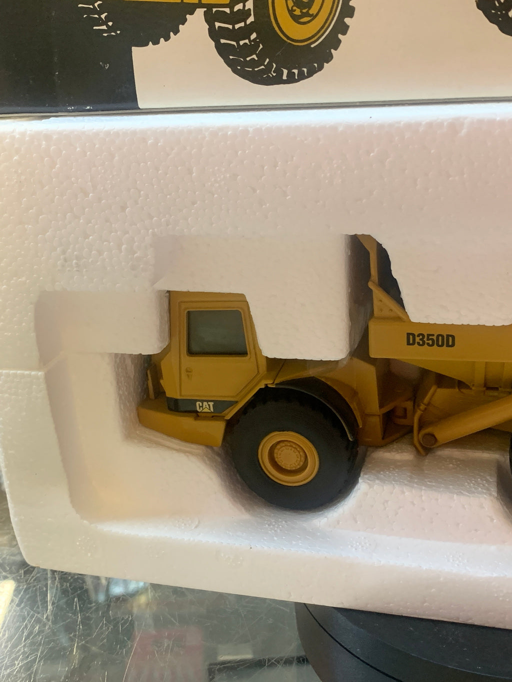 Caterpillar D350D Articulated Dump Truck 1/50 Scale ( Vintage ERTL, CAT) product image 3, provided for visual reference and