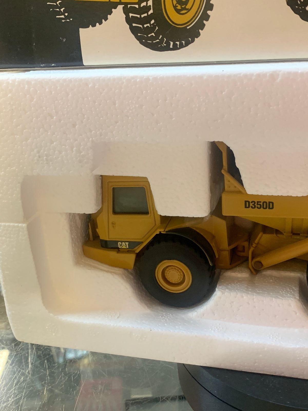 Caterpillar D350D Articulated Dump Truck 1/50 Scale ( Vintage ERTL, CAT) product image 3, provided for visual reference and