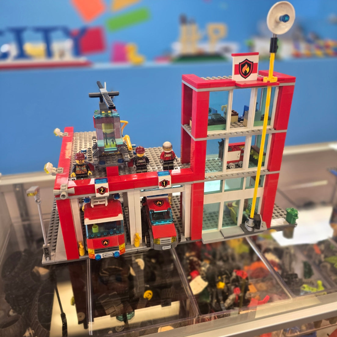 60004 LEGO City Fire Station (Retired) (Previously Owned) product image 1, provided for visual reference and product detail