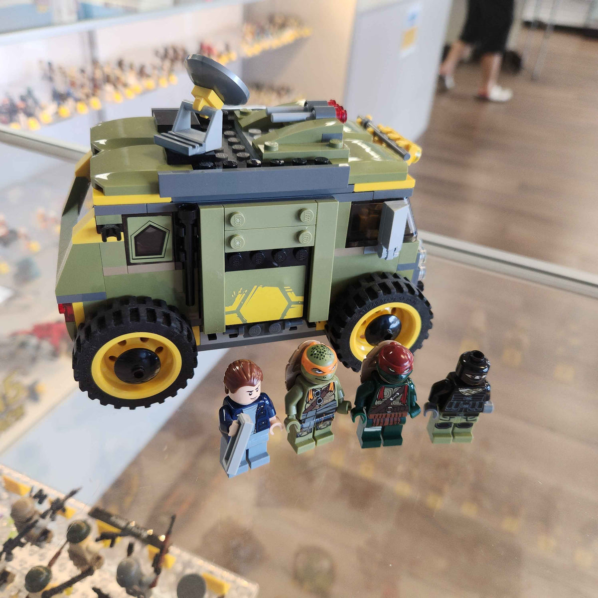 79115 Turtle Van Takedown (Retired) (Previously Owned) product image 1, provided for visual reference and product detail