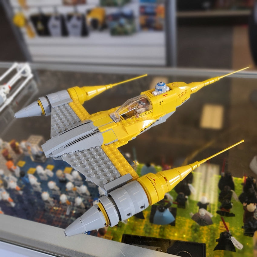 7877 LEGO Star Wars: Naboo Starfighter (Retired) (Previously Owned) product image 1, provided for visual reference and