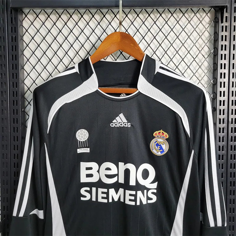 Long Sleeves Away Real Madrid Jersey 06/07 Retro Football product image 5
