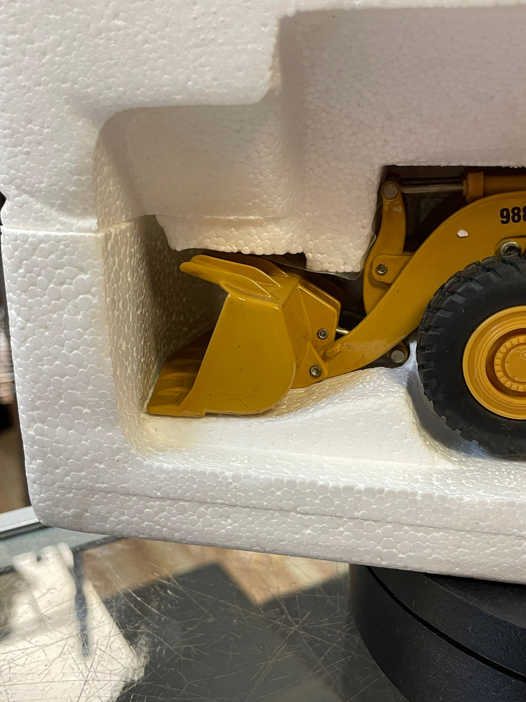 Caterpillar 988B Wheel Loader 1/50 Scale ( Vintage ERTL, CAT) product image 5, provided for visual reference and product