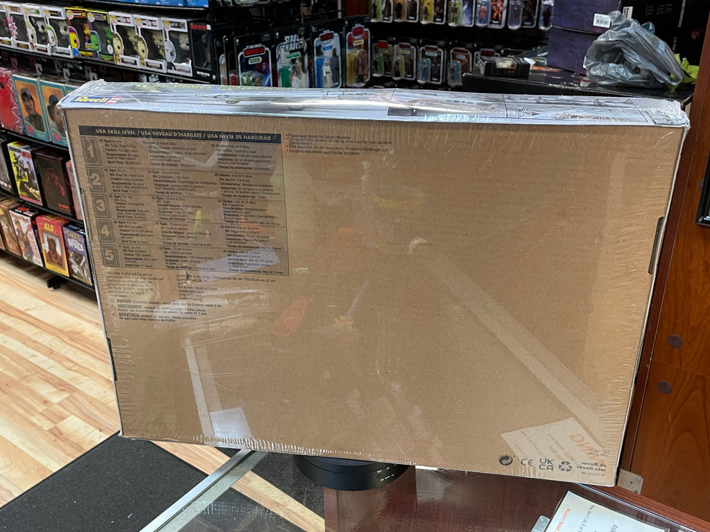 B-17G Flying Fortress 1:48 #85-5600 (Revell Monogram, Model Kit) SEALED product image 5, provided for visual reference and