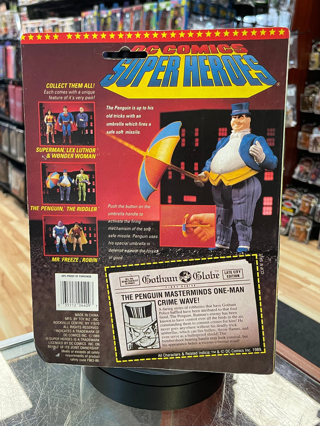 Umbrella Firing Missels Penguin (Vintage DC Comic Superheroes, Toybiz) **SEALED** product image 9, provided for visual