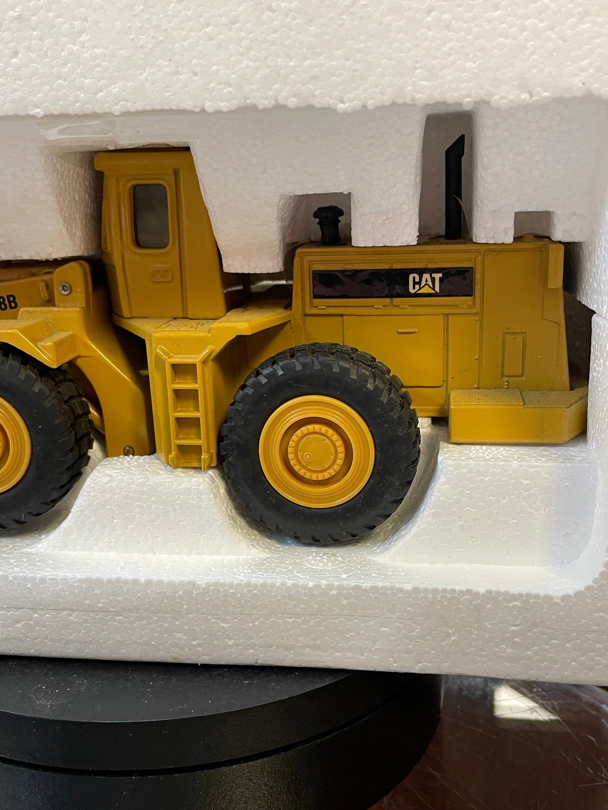 Caterpillar 988B Wheel Loader 1/50 Scale ( Vintage ERTL, CAT) product image 3, provided for visual reference and product