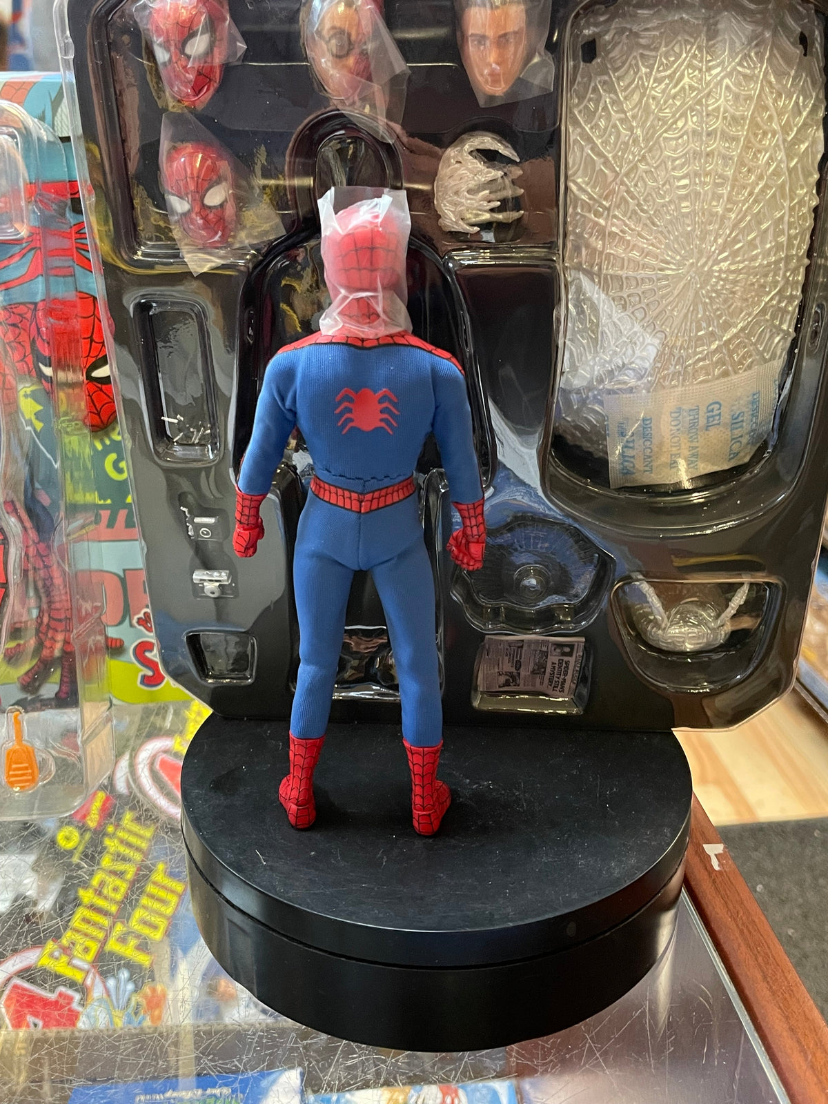 Amazing Spider-Man (Mezco One:12, Marvel) **COMPLETE** product image 4, provided for visual reference and product detail