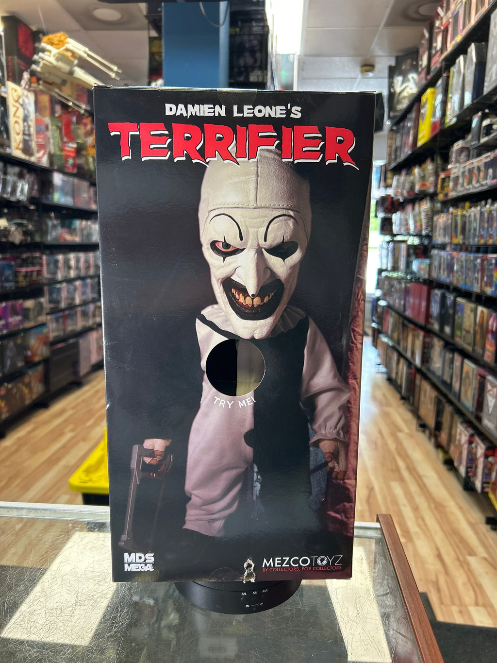 Mega Scale Terrifier (Mezco, Terrifier) **SEALED** product image 4, provided for visual reference and product detail review