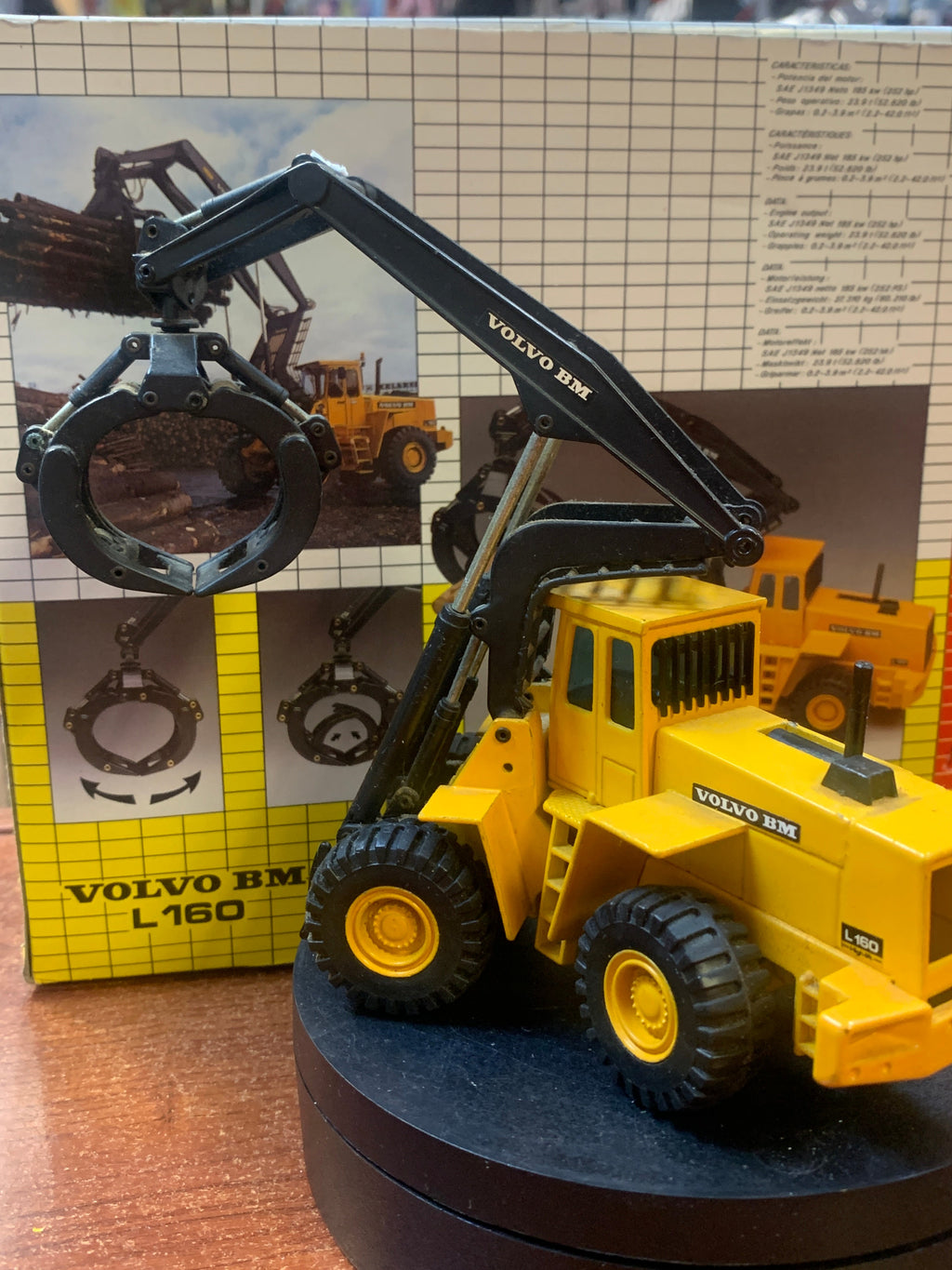 Caterpillar Compact Volvo BM L160 High Lift 1/70 ( Vintage JOAL, CAT) product image 9, provided for visual reference and